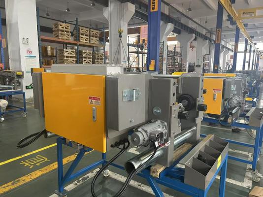 European Style Wire Rope Hoist with High Protection Class IP55 Motors, 220-460V 50/60Hz 3 Phase Power, and Durable Gear Transmission